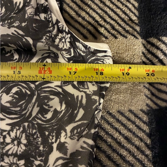 Betsy Johnson Ladies Sleeveless Midi Dress Black & White Floral (XL) - Picture 3 of 11